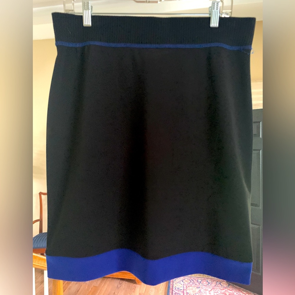 Joseph Ribkoff Skirt, size 12 - Black with Royal Blue